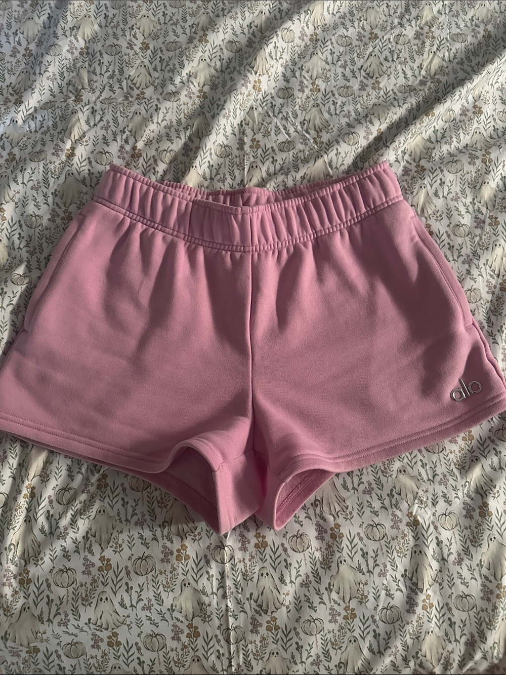 ALO Yoga Accolade Shorts - Candy Heart
